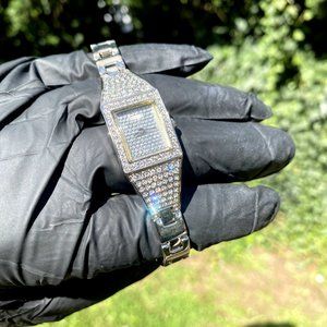 Guess U12621L1 Art Deco-Inspired Sparkle in Silvertone Watch